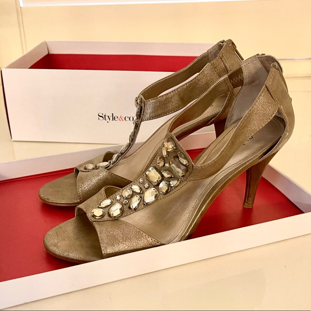 Dress up heels